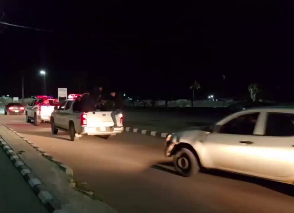 #DERA Suriye iç güvenlik güçleri, Busra eş Şam’da sokağa çıkma yasağını uygulamak için yola çıktı.