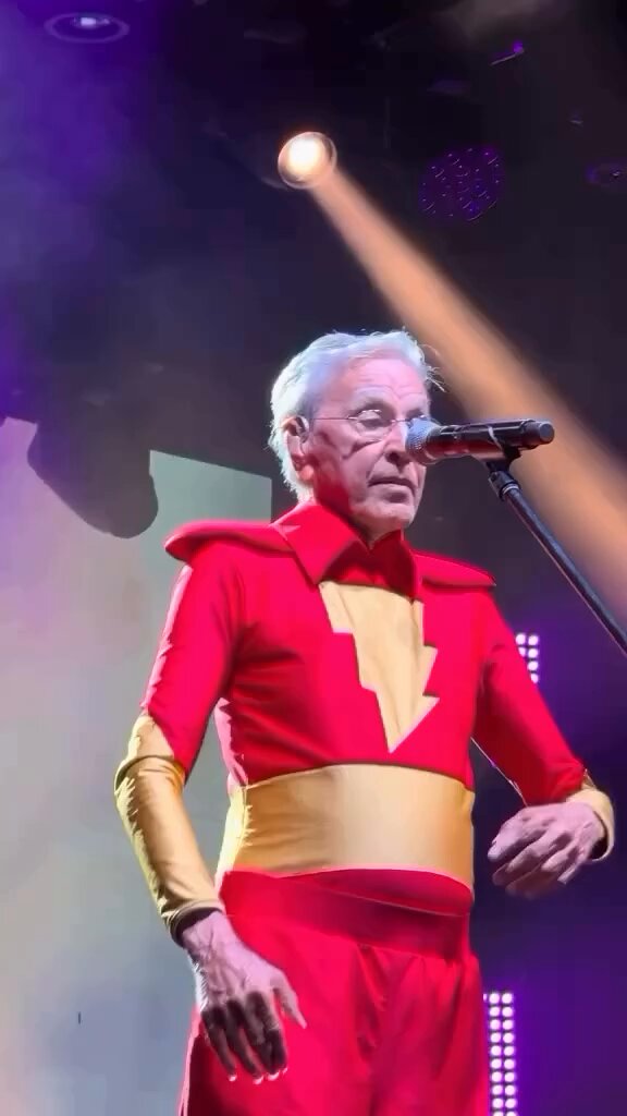 QUAL SUPER HERÓI ELE É? Tô na dúvida.