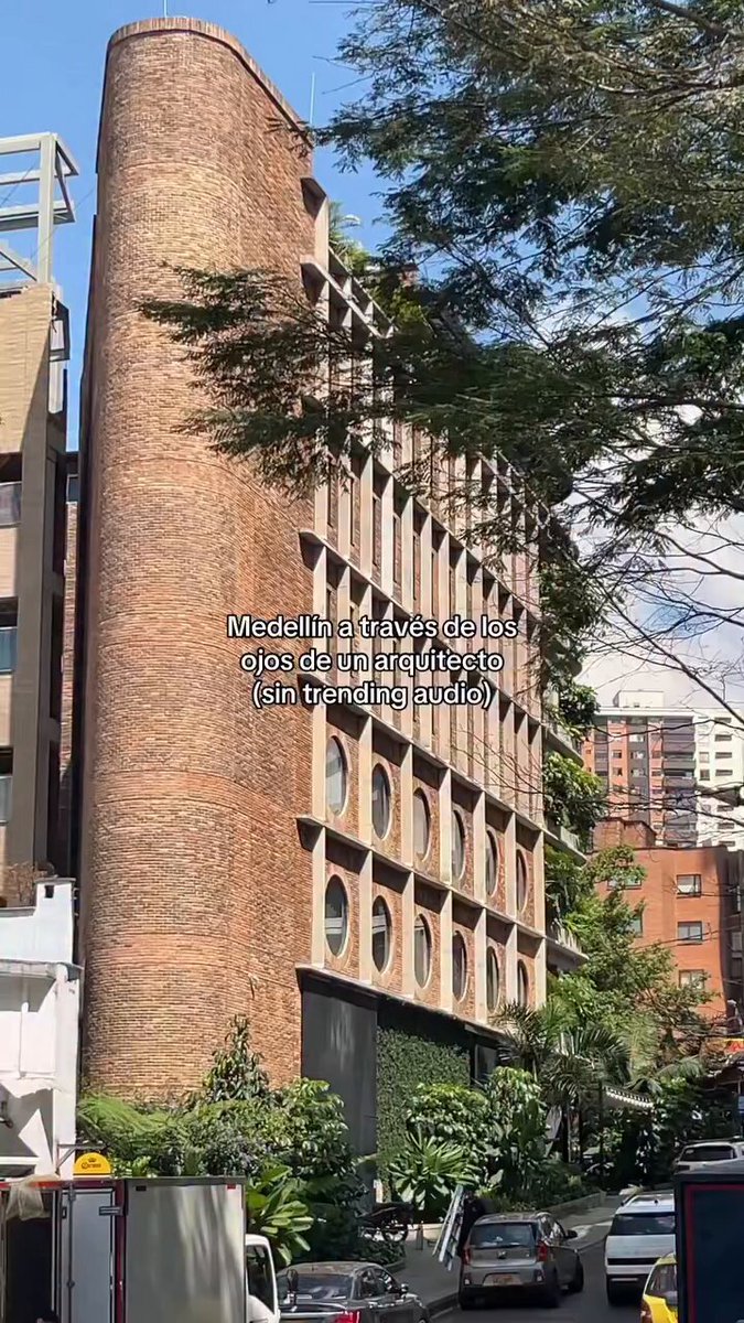 Medellín seen through the eyes of an architect 👀🍃