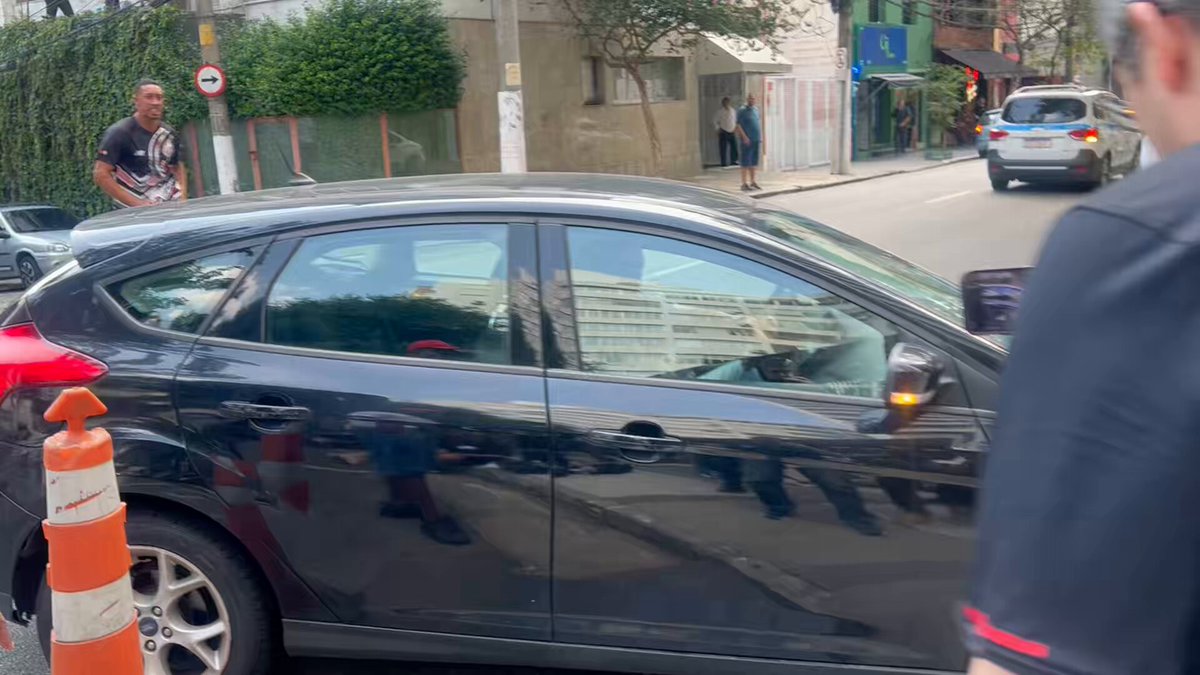 Leco chegou e PAROU para falar com alguns torcedores abriu o vidro e foi pressionado a escolher “o melhor para o São Paulo”