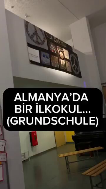 Yusuf Tekin: “Türkiye sınıflarında akıllı tahta olan tek ülke.” demiş.. Bu da Almanya’da bir devlet okulu. Tuvaletlerinde sabun da var (!)