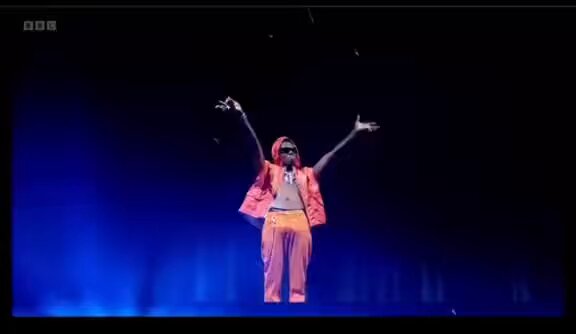 The day Burna Boy tries to recreate this Wizkid Glastonbury Festival performance is the day he’ll tear his ACL.
