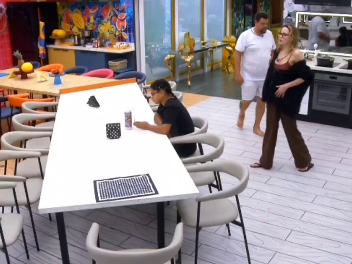 "vamo pra onde?" "pra rua." "fazer o quê?" "não sei, vem cá." hahahahahahahaha o grude #BBB26 #TeamRenault