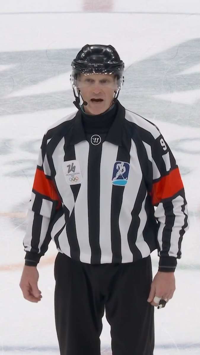 CO?! TO?! BYŁO?! Sama końcówka półfinału olimpijskiego, Kanada strzela na 3:2, gol jest nieoczywisty, sędziowie muszą tę sytuację sprawdzić. Są jednak sędziami... kanadyjskimi, więc podejmują decyzję... No właśnie, jaką? Ależ emocje 😬 #HomeOfTheOlympics #MilanoCortina2026