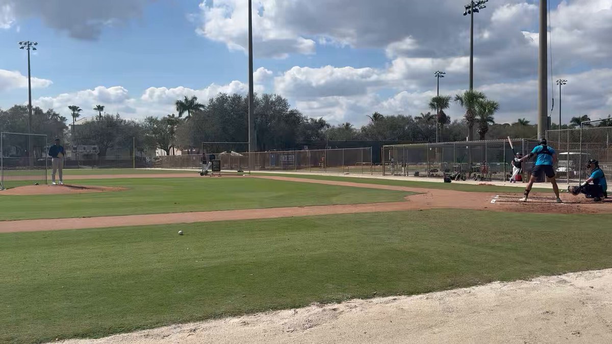 17-year-old RHP Kevin Defrank faces Aiva Arquette as part of his live at-bats