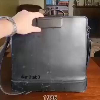 💻 Voici le tout premier ordinateur portable fabriqué par Sony. Il date de 1986 🤯