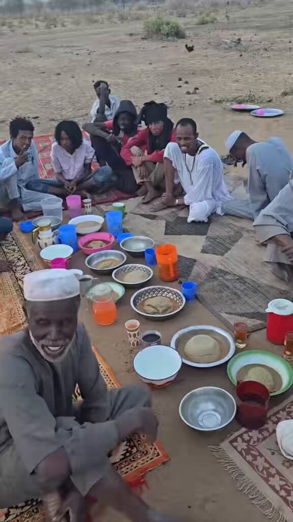 استشعروا النعم واحمدوا اللّٰه عليها ف غيركم لا يملكها ... ..