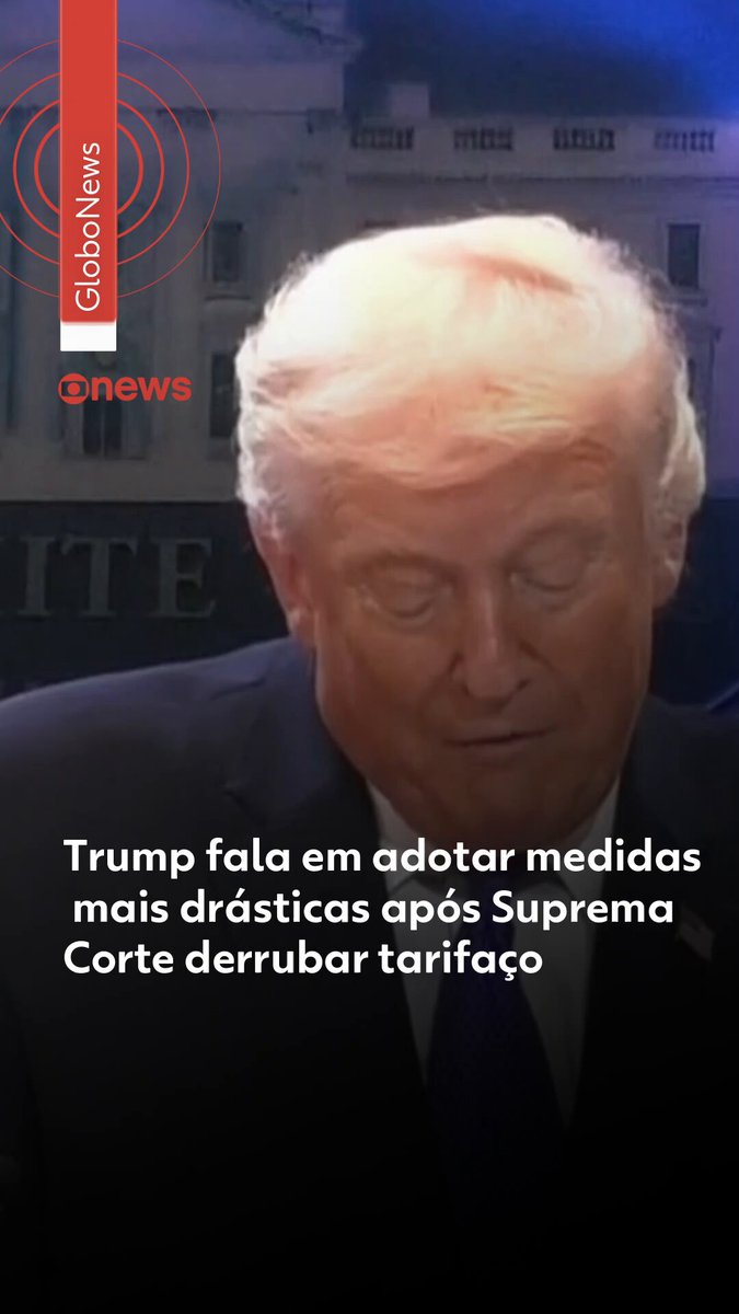 Tarifaço - O presidente Donald Trump concede entrevista coletiva na tarde desta sexta-feira (20) para comentar a decisão da Suprema Corte dos Estados Unidos que derrubou o tarifaço imposto por ele em abril do ano passado. Por seis votos a três, a maioria dos ministros concluiu que a lei usada pelo governo não permite ao presidente criar tarifas por conta própria. O entendimento, na prática, é que Trump extrapolou sua autoridade. Em sua declaração, Trump afirmou que "há métodos ainda mais fortes" à sua disposição para impor novas tarifas comerciais. "Outras saídas serão usadas", declarou, acrescentando que os EUA podem arrecadar ainda "mais dinheiro". Ele também classificou a decisão da Suprema Corte como "vergonhosa" e "terrível", e disparou contra os ministros do tribunal americano. "Os ministros que votaram contra as tarifas são uma vergonha para a nossa nação. Nossa Suprema Corte está sendo pressionada por interesses estrangeiros", disparou o republicano. A decisão desta sexta-feira atinge principalmente as chamadas tarifas recíprocas, que representam o núcleo da estratégia tarifária do governo. Outras tarifas em vigor, como as aplicadas sobre aço, alumínio e fentanil, continuam valendo. Veja os detalhes no #g1. #trump #tarifas #eua #g1mundo