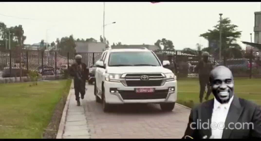 #Rdc La famille de l'ancien président rwandais Juvénal Habyarimana a diffusé une vidéo de son fils Jean-Luc en visite à #Kinshasa, en #Rdc. La vidéo, muette, ne donne aucune precision sur la date ni l'objectif de ce voyage mais l'on voit le fils de l'ancien président s'afficher avec certains officiels congolais dont Samy Badibanga. L'information concernant ce voyage était apparue pour la première fois fin 2019 sur les médias rwandais, mais à l'époque, elle avait été démentie. Reste à savoir les raisons qui poussent la famille Habyarimana aujourd'hui à exposer cette proximité avec le régime de #Kinshasa.