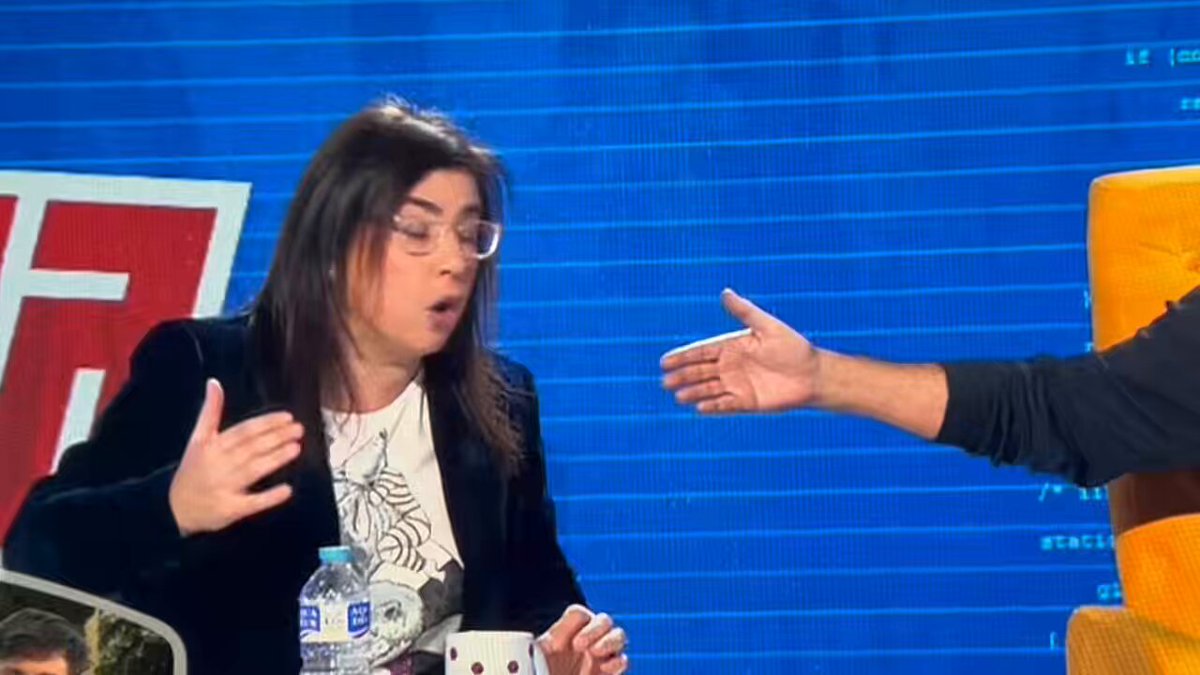 Los del PP en modo fan de Susana Díaz por defender un PSOE subalterno del PP y dejar como única oposición a la extrema derecha. Nada más que añadir…