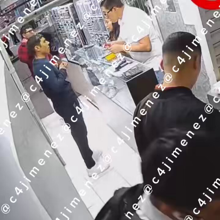 SE CREÍA IMPUNE Nanyo Melchor Olmos Exreo Se puso lentes, agarró una bolsa, una pistola… y así atracó una joyería en Alcaldía Cuauhtémoc Se ocultó, se cortó el pelo, quitó los lentes… Agentes de Inteligencia de SSC CDMX lo rastrearon y así lo detuvieron. Van por sus cómplices!