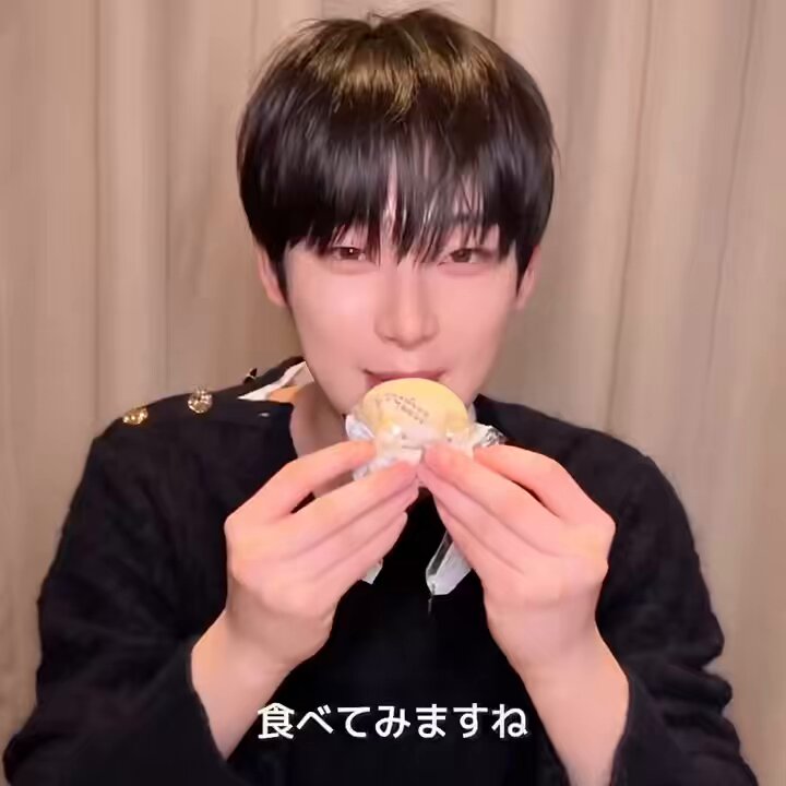 ソヌの日本のおすすめコンビニスイーツ🦊🍰 ローソン ☑︎ もちぷよ ☑︎ どらもっち（つぶあん＆抹茶ホイップ） ファミリーマート ☑︎ スフレ・プリン ☑︎ ファミマ・ザ・クレープ（生チョコ） ☑︎ もっちりクリームロール（プレーン）