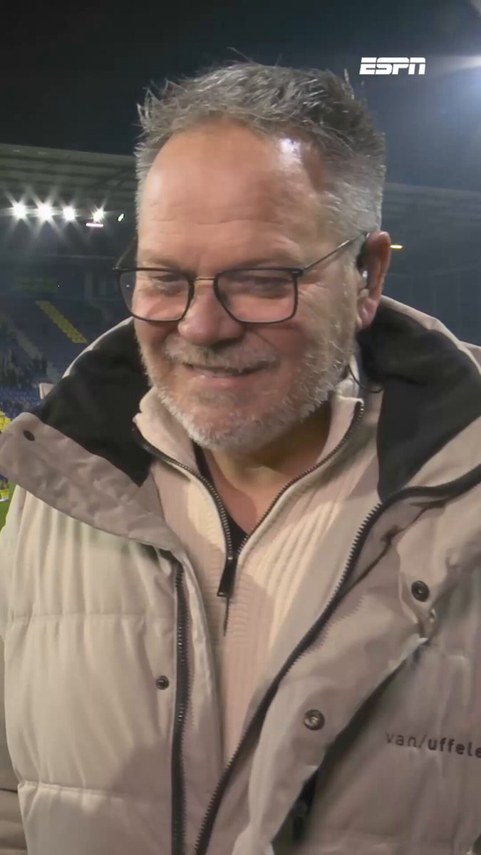 De wedstrijdbespreking van Henk de Jong mocht worden onderbroken voor het goud van Antoinette Rijpma-de Jong🥇 "Daar ben ik trots op. Een echte Fries." #camrkc