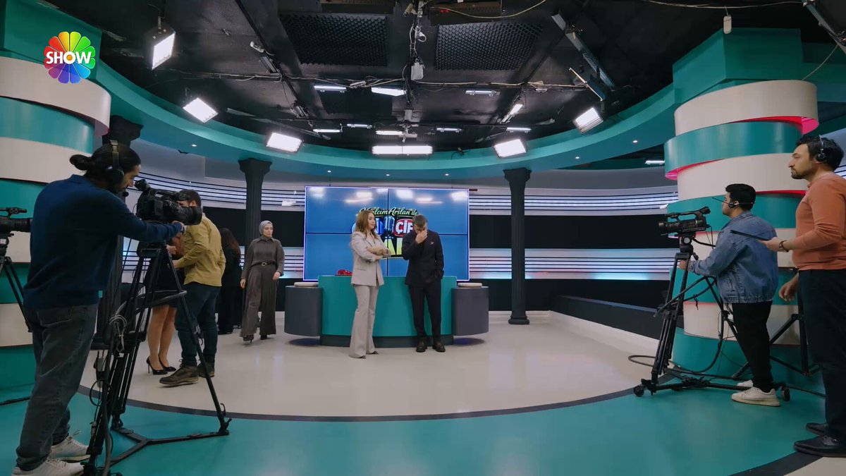 “Sevsem ne olur?” Asil’den imalı cevap… #KızılcıkŞerbeti yeni bölümüyle @showtv’de. Gold Film