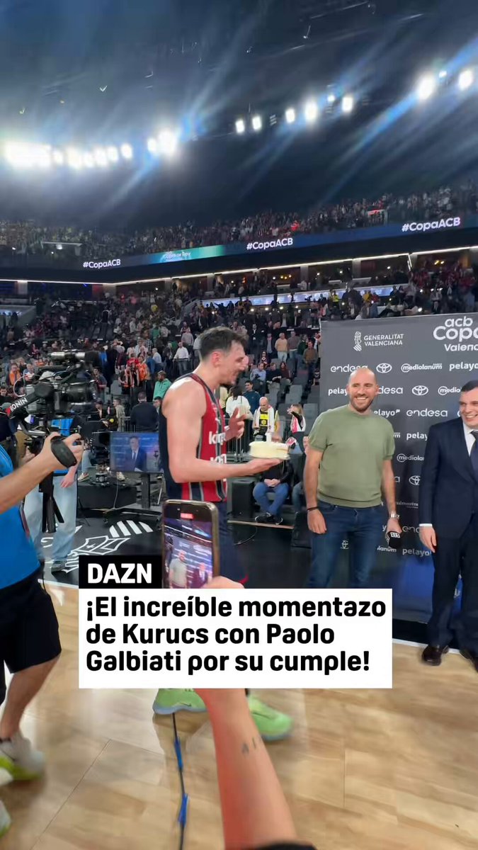😳🎂 ¿LE ESTAMPARÁ KURUCS LA TARTA DE CUMPLEAÑOS A PAOLO? 😂 ¡TREMENDO MOMENTAZO EN LA #CopaACB🏀 !