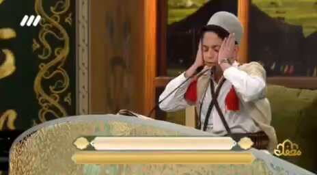 رمضان في ايران هذا الطفل لم يتشرف حتى الان بزيارة الامام الرضا ع رغم انه يعيش في ايران القائمون على البرنامج قرروا اهدائه زيارة خاصة على حساب البرنامج
