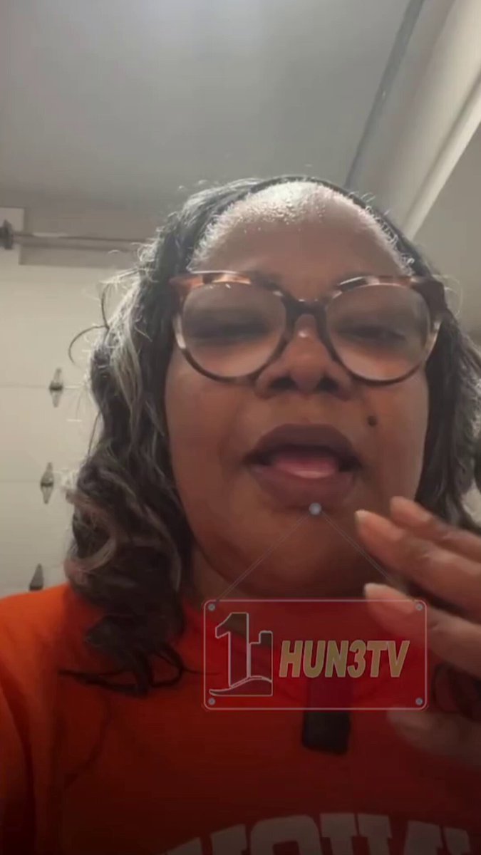 “Love yourself enough not to be tricked.” Mo'Nique warns people about the dangers of taking weight loss drugs and encourages people to research what they’re putting in their body. (🎥 1hun3TV/YouTube)