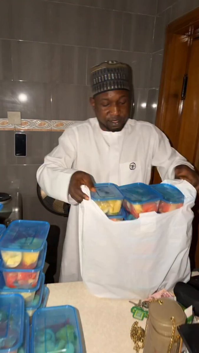 Tunde Perry sharing Fruits for iftar ❤️