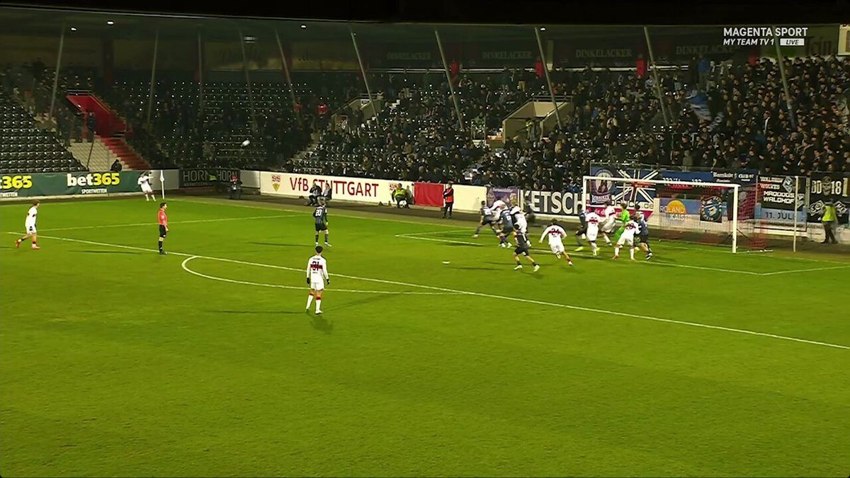 Jeremy Arévalo está jugando por primera vez con el Stuttgart U21, en la tercera división de Alemania. Y en sus primero 45 minutos ya pudo realizar una asistencia y marcar un gol.