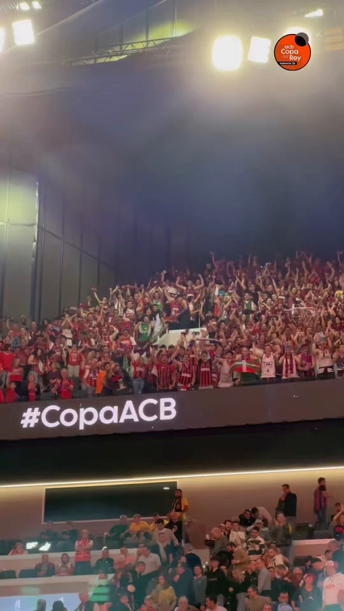 ❤️🤯 ¡LA AFICIÓN DE Kosner Baskonia SE VUELVE LOCA CON EL FINAL DEL PARTIDO! Qué imagen. Qué LOCURA. #CopaACB