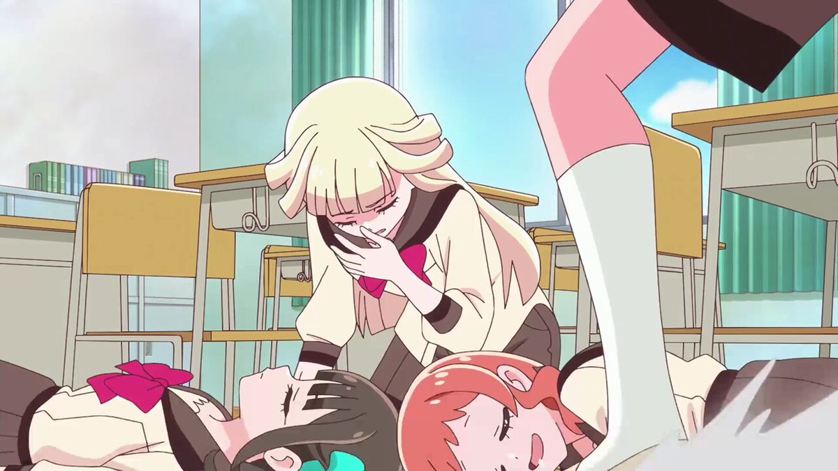Komugi se llena de energía cuando tiene sueño. 🐶😊 ¡Aun puede jugar más! 🐶 #precure