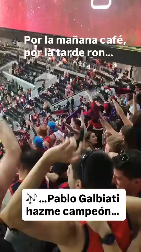 🏀 La afición de #Baskonia celebrando la victoria ante #Tenerife con una de las canciones de la #copaacb #RadioVitoria