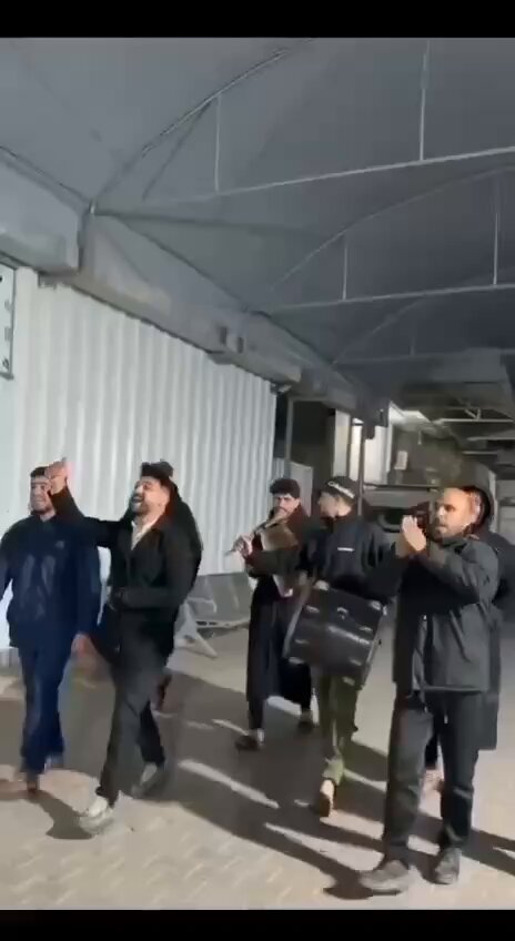 عائلة الشهيد الفتى المنشد حسن عياد تُرزق بمولود جديد في ثاني أيام رمضان وتُسميه باسم أخيه الشهيد الذي ارتقى خلال حرب الإبادة على قطاع غزة. حسن كان ابنه الوحيد، واشتهر بإنشاده "اشهد يا عالم" قبل استشهاده.