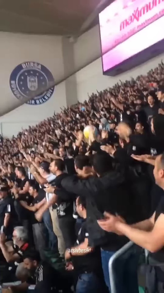 Ne bir okul bitirmek🔥 Ne de bir kızı sevmek🔥 En büyük dileğimiz🔥 Seni şampiyon görmek🔥 #Besiktas