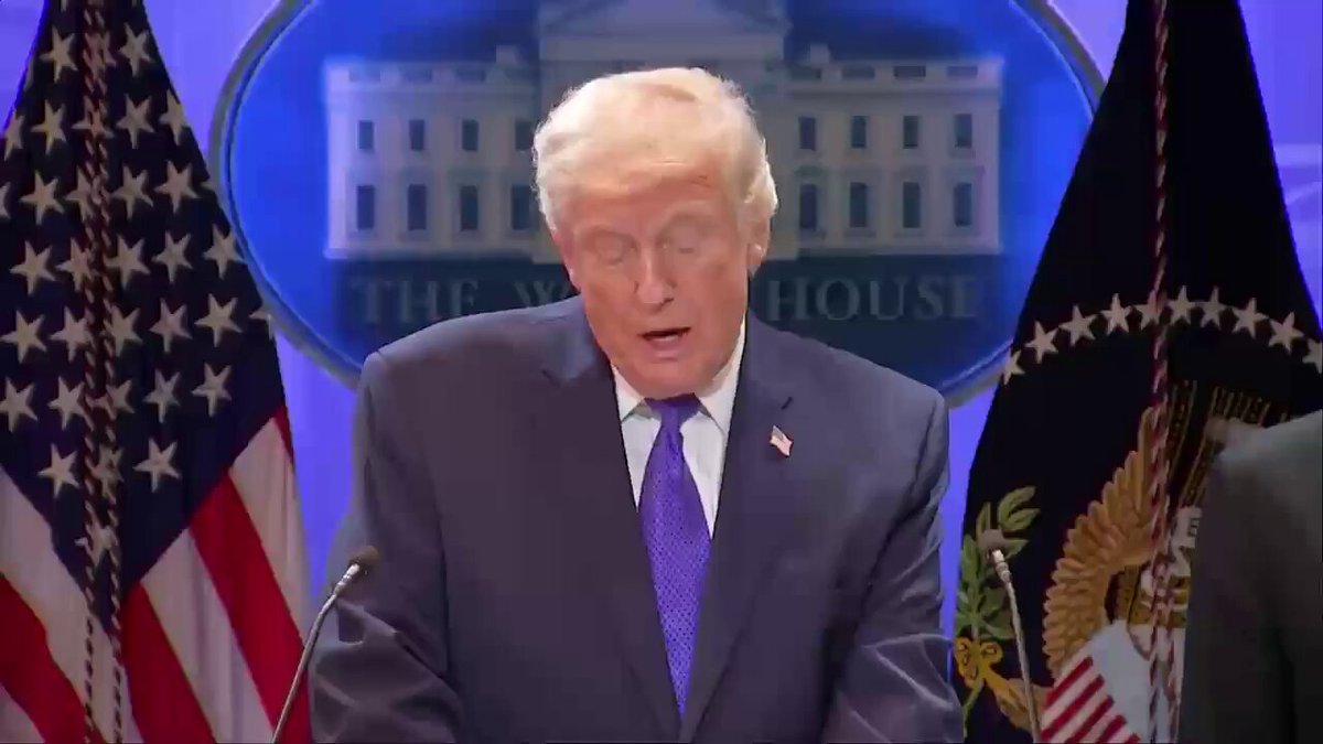 🚨🇺🇸| El presidente Trump:”Nuestro país es el país más caluroso del mundo en este momento, y era un país muerto hace un año y medio... Pero ahora, voy a ir en una dirección diferente, probablemente la dirección en la que debería haber ido la primera vez...”