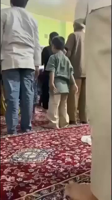 ترفيهي.. أحد طيور الجنة في صلاة التراويح😂😂 الله يهديك