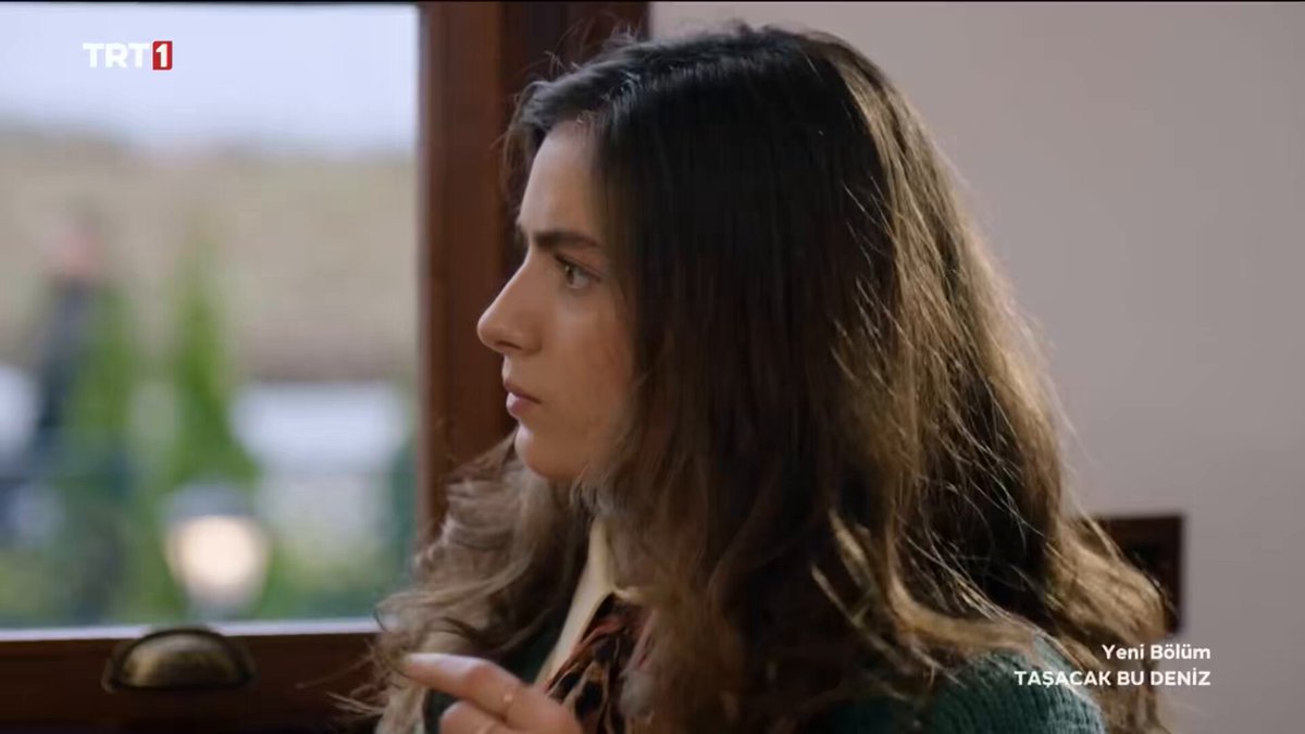 orucun repliklere mi gülsem zarifenin anbean girdiği şekillere mi eleninin orucu hemen anlayıp cilvelenmesine mi NEFESSİZ KALDIM GÜLMEKTEN ÇOK İYİ
