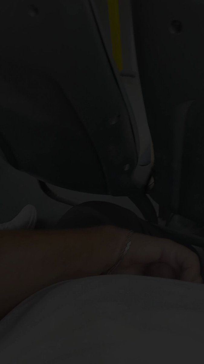 #TSABBvídeo64 Entrei no ônibus a caminho do trabalho de pau duro, um cara manjou e sentou perto de mim no fundão e se aproximou e rolou uma breve mamada e uma gozada na mão dele Loucura e adrenalina Gosta de conteúdo amador bear original? É so seguir O completo? Olha na minha Bio