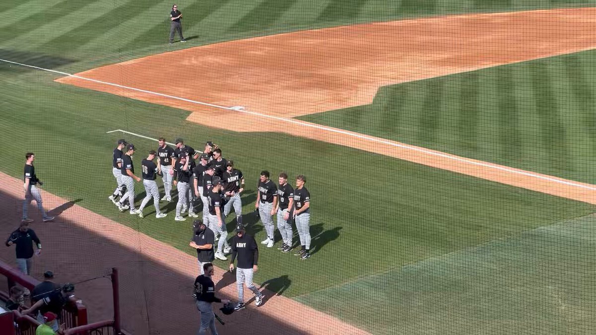 As the second inning ends, Army is honored on the field as the entire USC team comes over to shake hands. Paul Mainieri has said previously it’s “not for the service they’ve already provided to our country, but for the service that they’re going to provide for our country.”