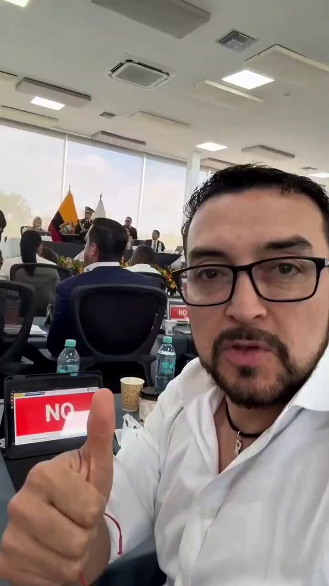 #NoLeyGAD | El gobierno de Daniel Noboa le clavó una daga al corazón del pueblo ecuatoriano al aprobar esta ley inconstitucional, que elimina mil millones de dólares a los GADs y posibilitaría el despido de 40 mil funcionarios públicos. ¡Se les cayó la careta: son unos sepulturero de la Patria, no representantes de la "nueva" política! Nosotros le dijimos NO a esta monstruosidad jurídica y social. Siempre estaremos del lado del pueblo ecuatoriano. ¡Es momento de debe despertar de esta pesadilla!