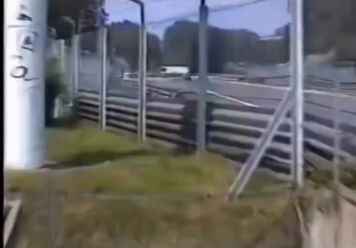 Here's a throwback to 1998 and to when F1 teams went testing at the Autodromo Nazionale Monza. Turn up &amp; listen to a symphony of V10 engines. 🔊 #F1