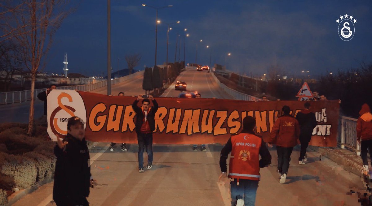 🦁 Aslanlarımız Konya’da, büyük Galatasaray taraftarının müthiş desteğiyle karşılandı. 🙌 #KNYvGS