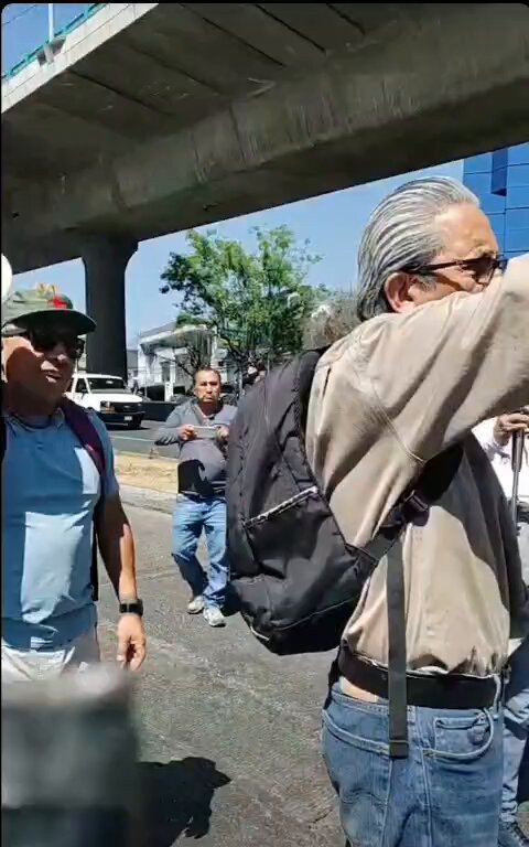 🔴 CONFIRMADO: Jesús Ramírez Cuevas (Jesús Ramírez Cuevas) envió acarreados a vandalizar y destrozar las instalaciones de la televisora TV Azteca, patrocinados con el dinero que pagamos todos los mexicanos.