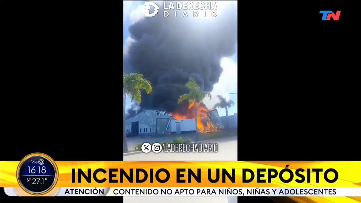 🚨🇦🇷 | #URGENTE Se incendia completamente un gran depósito en Benavidez tras la explosión de una carta bomba en la Escuela Superior de Gendarmería y el hallazgo de un paquete bomba en la sede de Mercado Libre en Villa Celina.