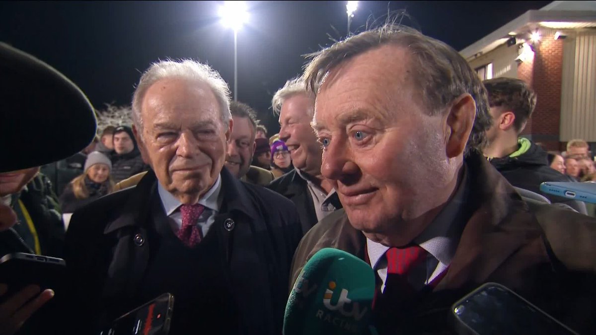 "When you hear people like this, it just makes me cry. It's AMAZING" 🥹 Nicky Henderson & Michael Buckley get emotional after Constitution Hill's win in Flat debut 🗣️