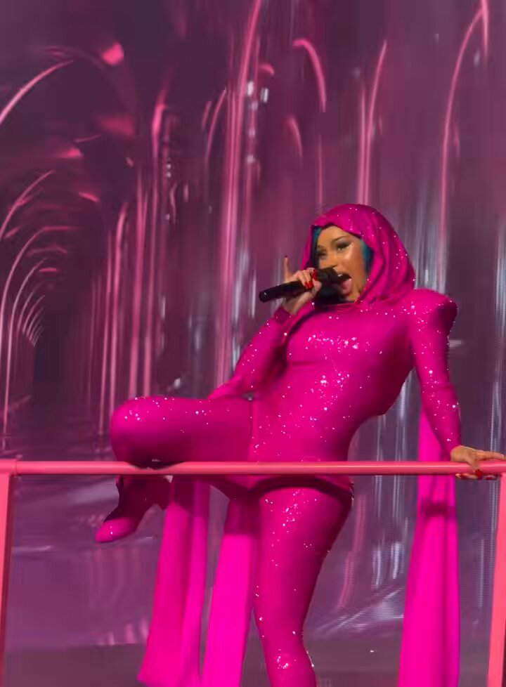 Cardi B at the #LittleMissDramaTour last night looking gorgeous. 😍