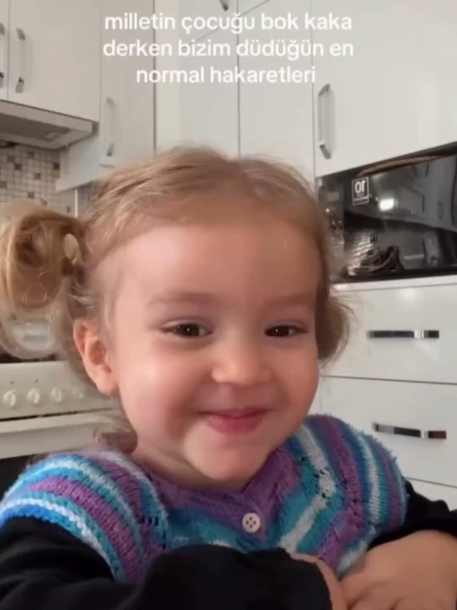 Abla ona kızma bana kız çünkü çok tatlı küfür ediyor😂
