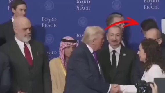 🇲🇦 🚨 | بعد نهاية قمة مجلس السلام، ذهب وزير الخارجية المغربي ناصر بوريطة إلى نظيره الأمريكي ماركو روبيو للحديث معه لكن هذا الأخير لم يعره أي إهتمام وإكتفى ببعض الكلمات دون أن ينظر حتى إلى وجهه! بعدها ظهر بوريطة في صورة مع ترامب ضاحكا لمحاولة تجاوز هذه الإهـ.ـانة! #المغرب