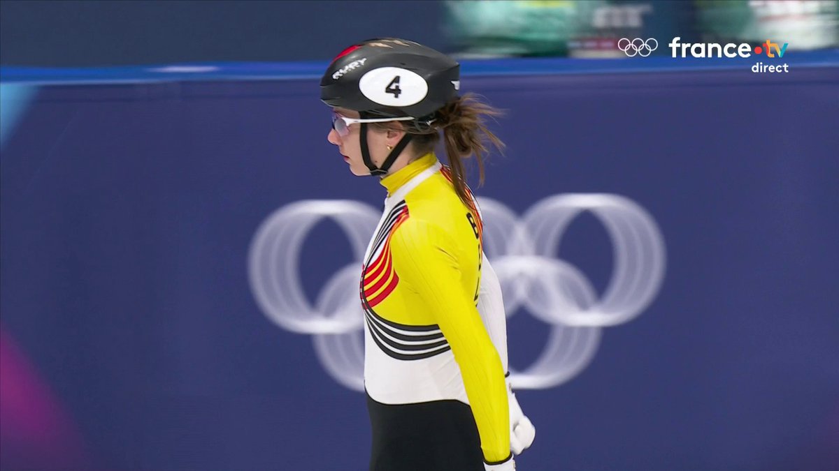 ❄️ #MilanoCortina2026 | ❌ COURSE STOPPÉE ! 😱 Une énorme chute qui jette un coup de froid dans la patinoire. La Polonaise se prend un coup de patin dans le visage. 📺 Suivez les JO sur la chaîne sport :
