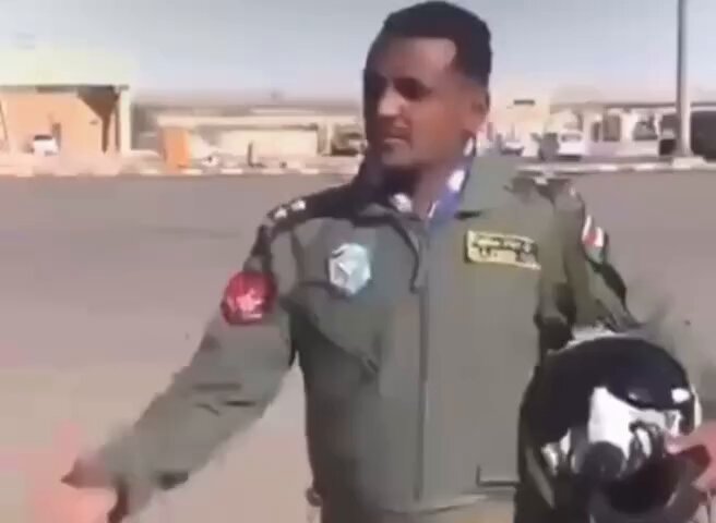 مواقع مرتبطة بالفلول تنشر مقاطع حصرية لما يعرفون بصانعي الكباب البشري المشوي وهم يستعدون للاغارة على مدن وقرى دارفور ... خسر الفلول طائراتهم وطياريهم في سماء دارفور والان ما عندهم طائرة غير حقت سودانير