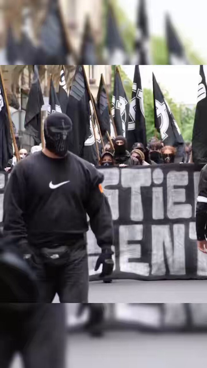 N’oubliez pas la marche de mai dernier à Paris autorisée par Retailleau. Demain c’est la même chose qui se prépare. Des nazis s’apprêtent à battre le pavé. Une grand riposte antifasciste de masse doit s’organiser. Jamais nous ne baisserons les yeux devant ces nazillons et leurs relais médiatiques. Siamo tutti antifascisti