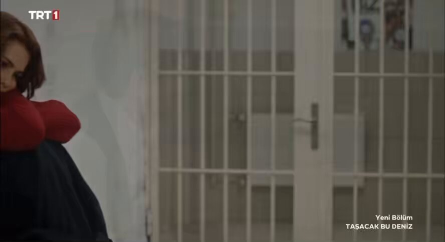 rezillik ya sırf çekmek için kadına 10 saniyelik sahne çekmişler 2 saat oldu koskoca dizide ana karakterin ilk gözüktüğü sahneye bak dizi başladığından beri figüran zehirlenmesi yaşıyoruz