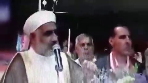 هذا الاشعري الصوفي يوسف المصري الذي يحذر الآن من عقيدة السلف ومن علماء اهل السنة من وسط دمشق اليوم استمعوا ماذا كان يقول حينما كانت البراميل تنزل على اهل السنة والكيماوي يُنثر على الاطفال ومليشيات الشيعة تقصف وتغتصب هذا ماكان يقوله 👇🏼
