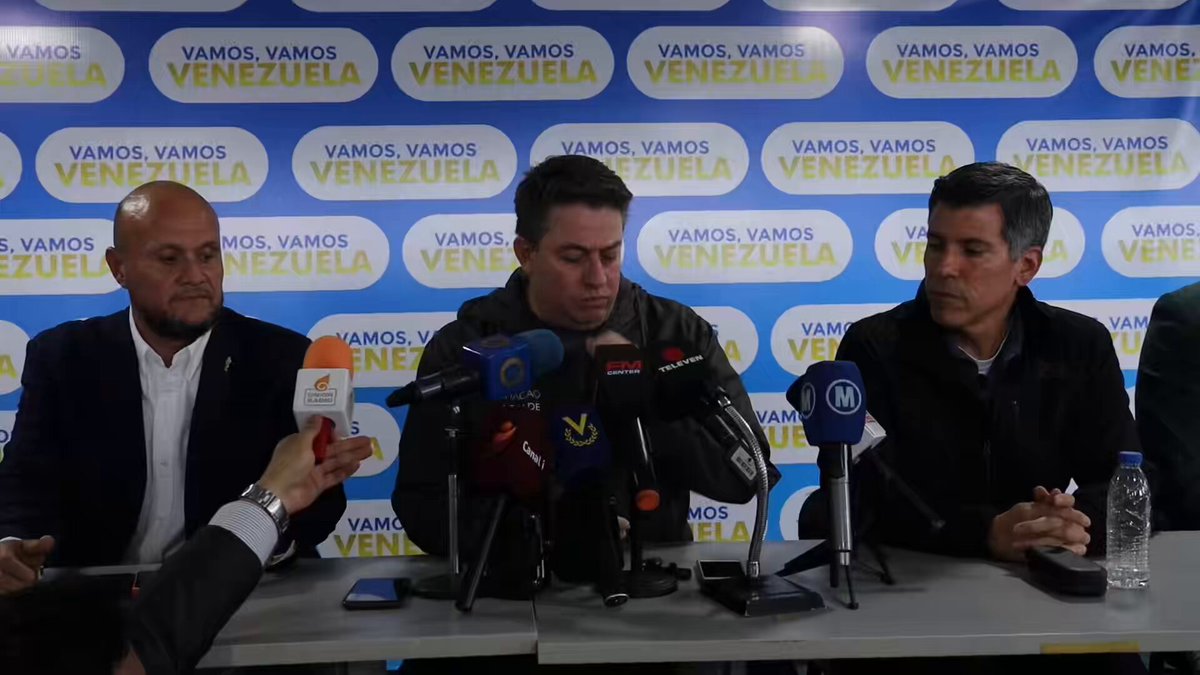 🔵 El alcalde de #Chacao Gustavo Duque Sáez manifestó su respaldo a la medida como una vía para normalizar la vida ciudadana. 🎙️"La ley ya está allí, pero ahora debemos velar por que se cumpla con voluntad real en todos los niveles. Desde Fuerza Vecinal apostamos a que esta amnistía borre los malos recuerdos y abra paso a una alternabilidad democrática en paz",
