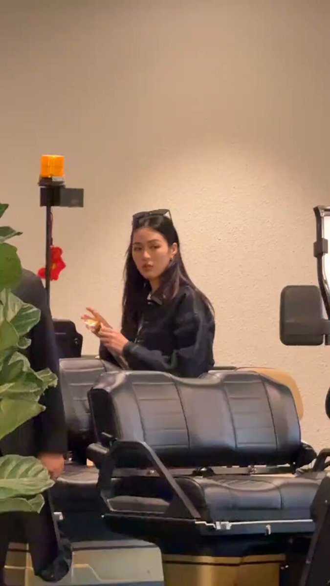 LingLing casually wearing her sunglasses on her ear and eating snacks #หลิงหลิงคอง #linglingkwong