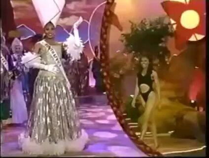 Augustine Masilela was placed as a finalist in the Top 10 at the Miss Universe pageant in 1995. The pageant was held at the Windhoek Country Club Resort in Namibia and marking the first time in which the pageant was hosted on the African continent. 🇿🇦